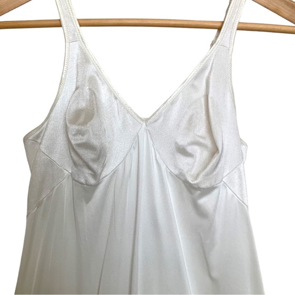Vanity Fair Long Slip With Adjustable Straps & Lace Trim On Hem - Picture 2 of 5